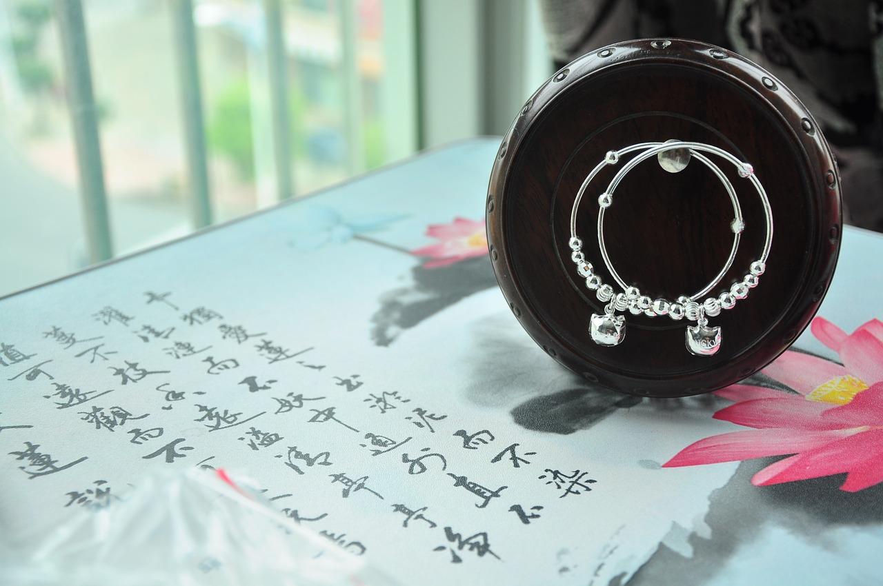 男的本命年戴什么转运