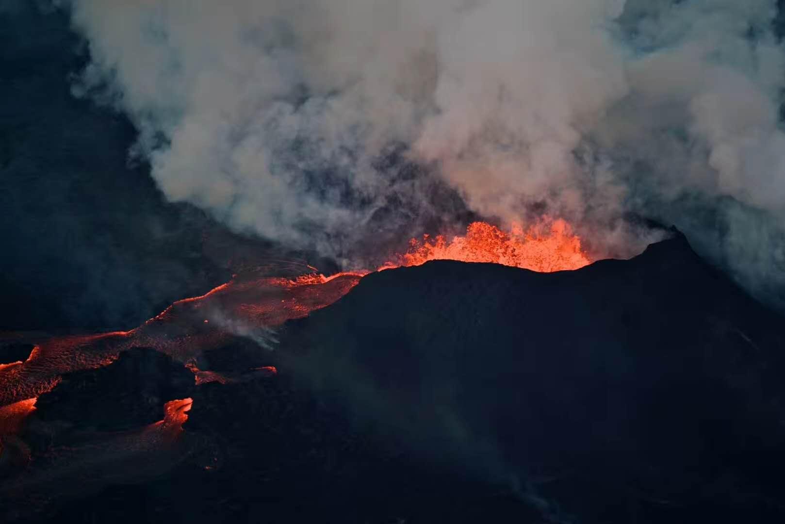 上天:懶得爬火山?不妨試試直升機