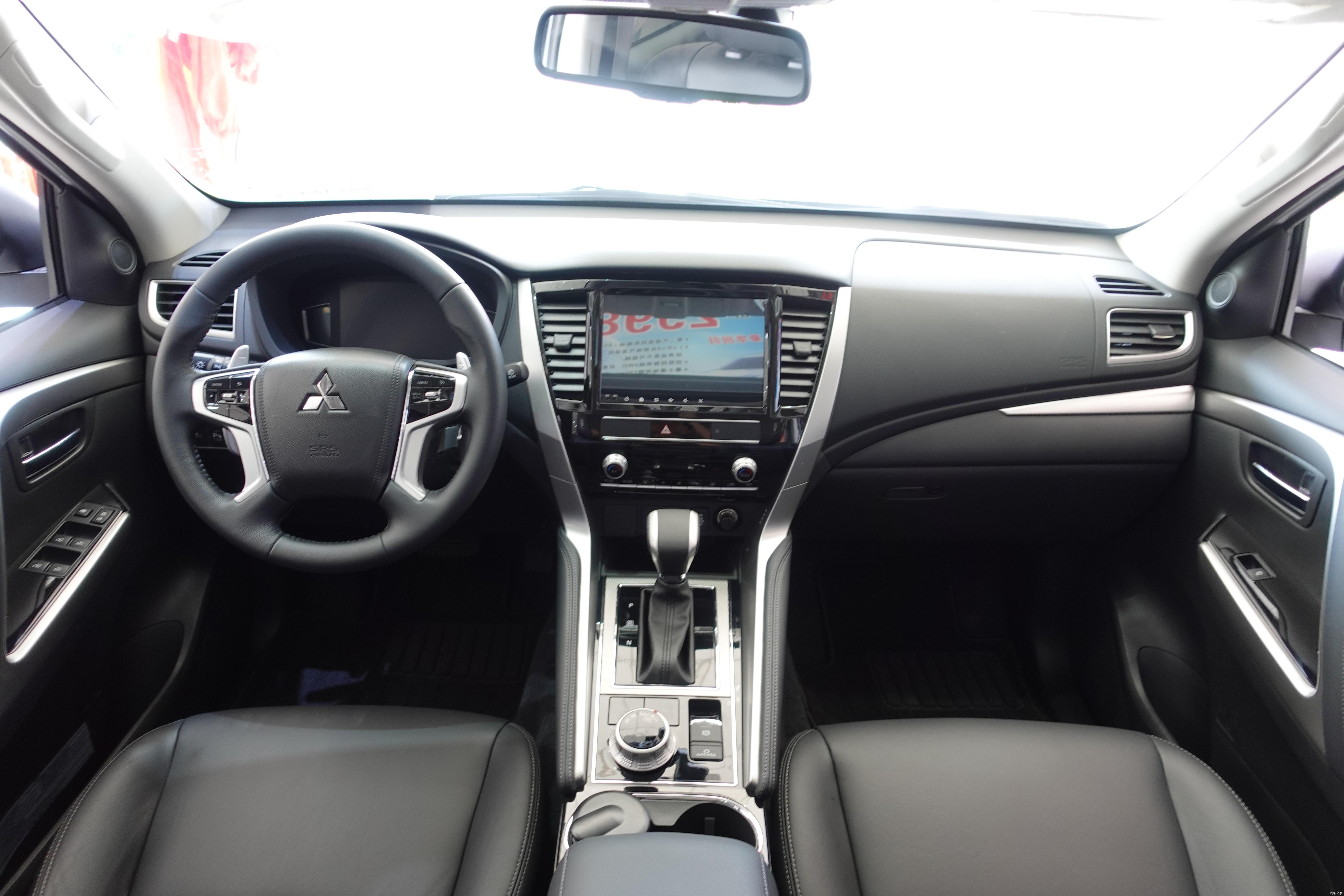 西安本地到店实拍不到30万最硬派的越野车三菱帕杰罗劲畅