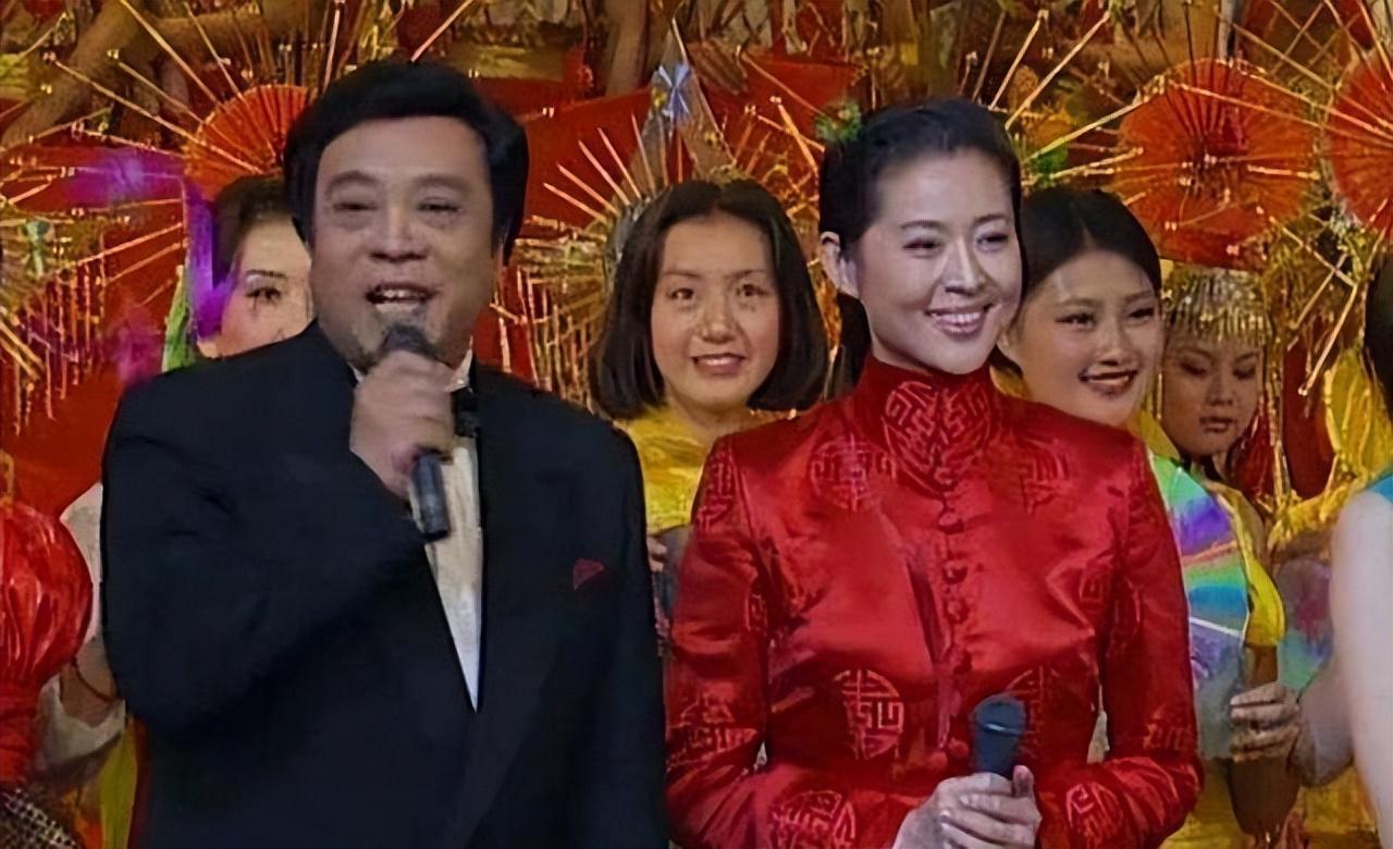 自1991年开始,倪萍便成为了春晚舞台上的常青树,承担了13年的主持工作