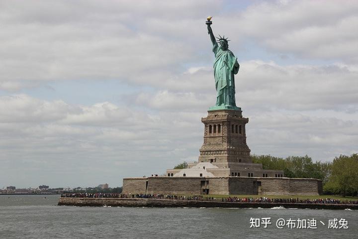 在海上鋼琴師中為何船上的人看到自由女神像會如此興奮