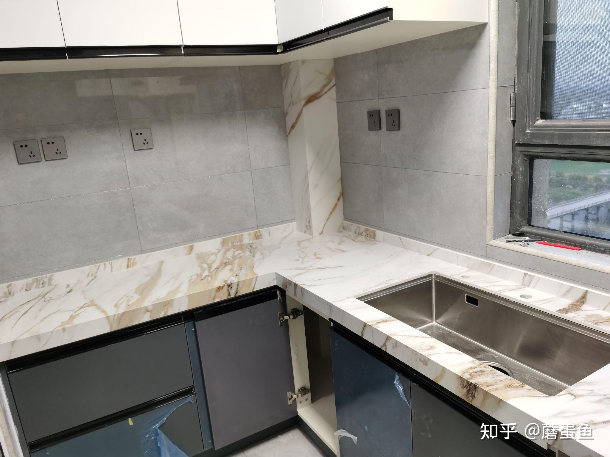 请问岩板台面的优点是什么?想买岩板应该选什么品牌?