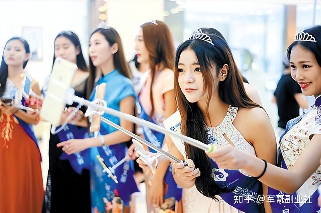 30名大学生主播2个月直播卖出200万元的产品