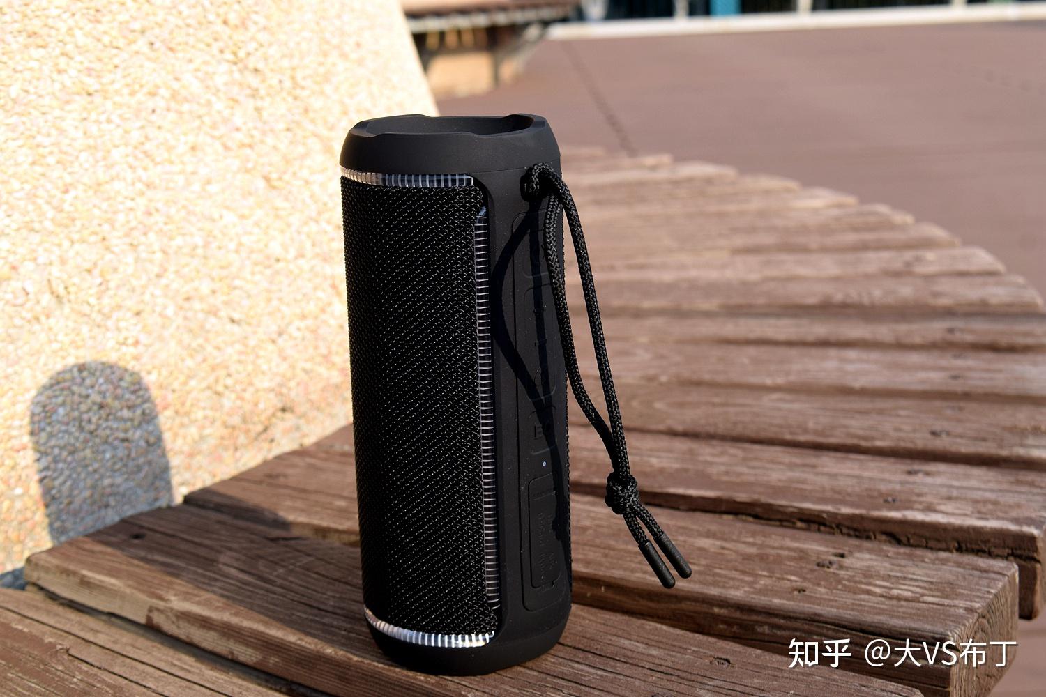 增强版赛道扬声器全密封腔体设计雷登x30蓝牙音箱评测