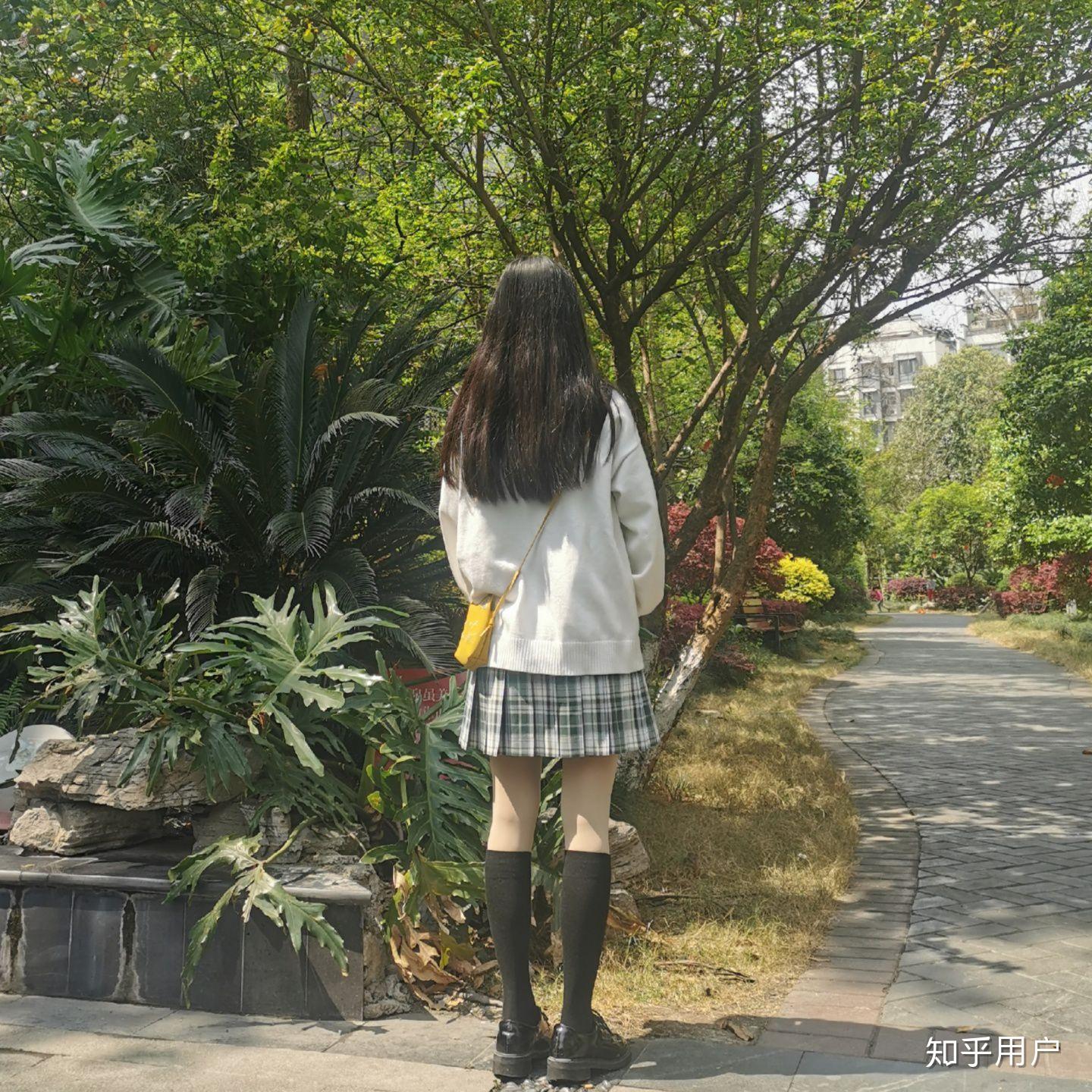 jk制服格裙配帆布鞋穿什么袜子好看