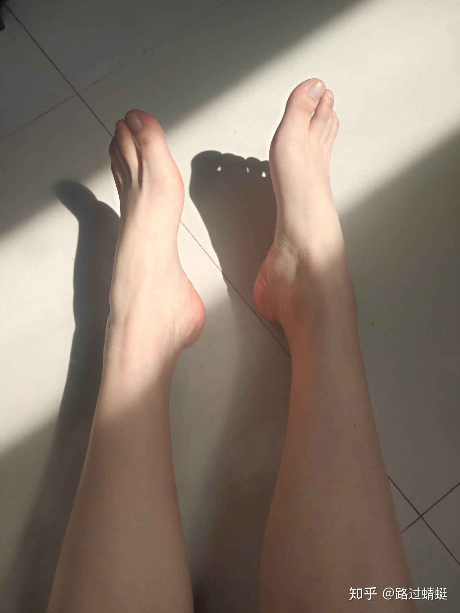 女生什么样的脚可以称为玉足? - 知乎