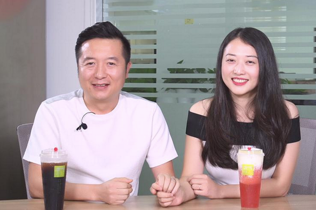 奈雪的茶成立于2015年,创始人为彭心和赵林夫妇,彭心的网络昵称曾经叫
