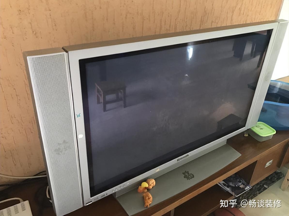 十多年前买不起的稀罕物等离子电视如今沦为50元电子垃圾