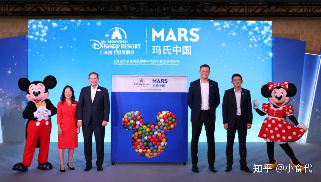 今天玛氏中国和上海迪士尼度假区组cp发糖首批联名产品也安排好了