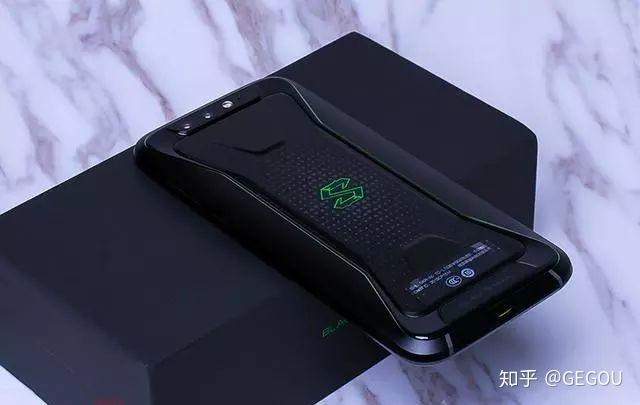 小米黑鲨手机和小米八8+128g的两个哪个好?