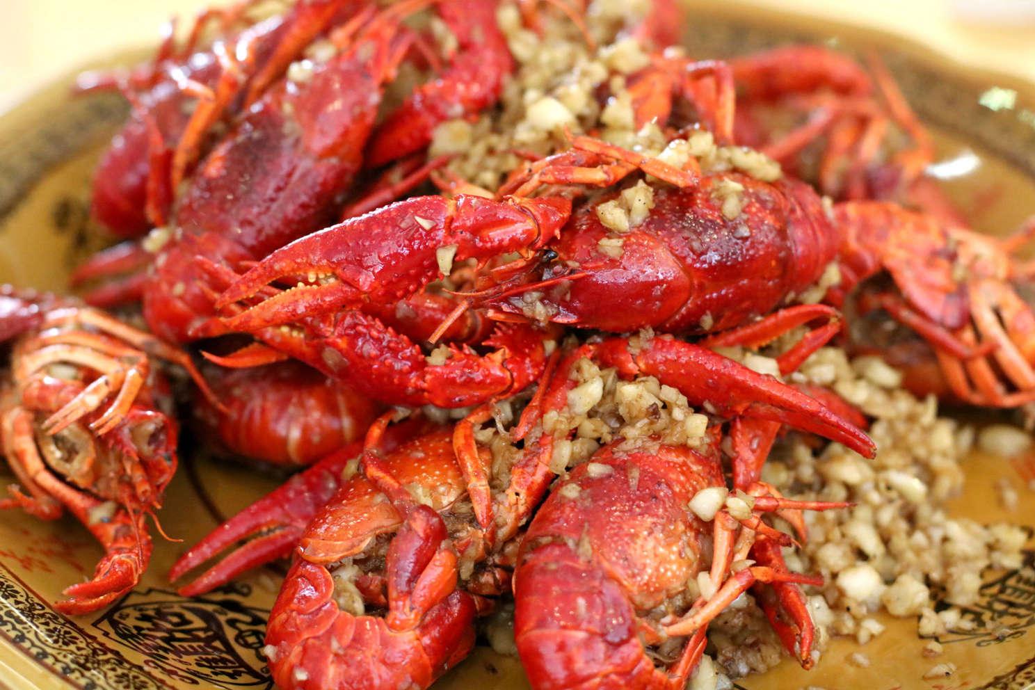 在湖北，桌桌必点的辣卤龙虾做法，肉质Q弹，入味好吃，就跟煮面条一样简单 - 哔哩哔哩