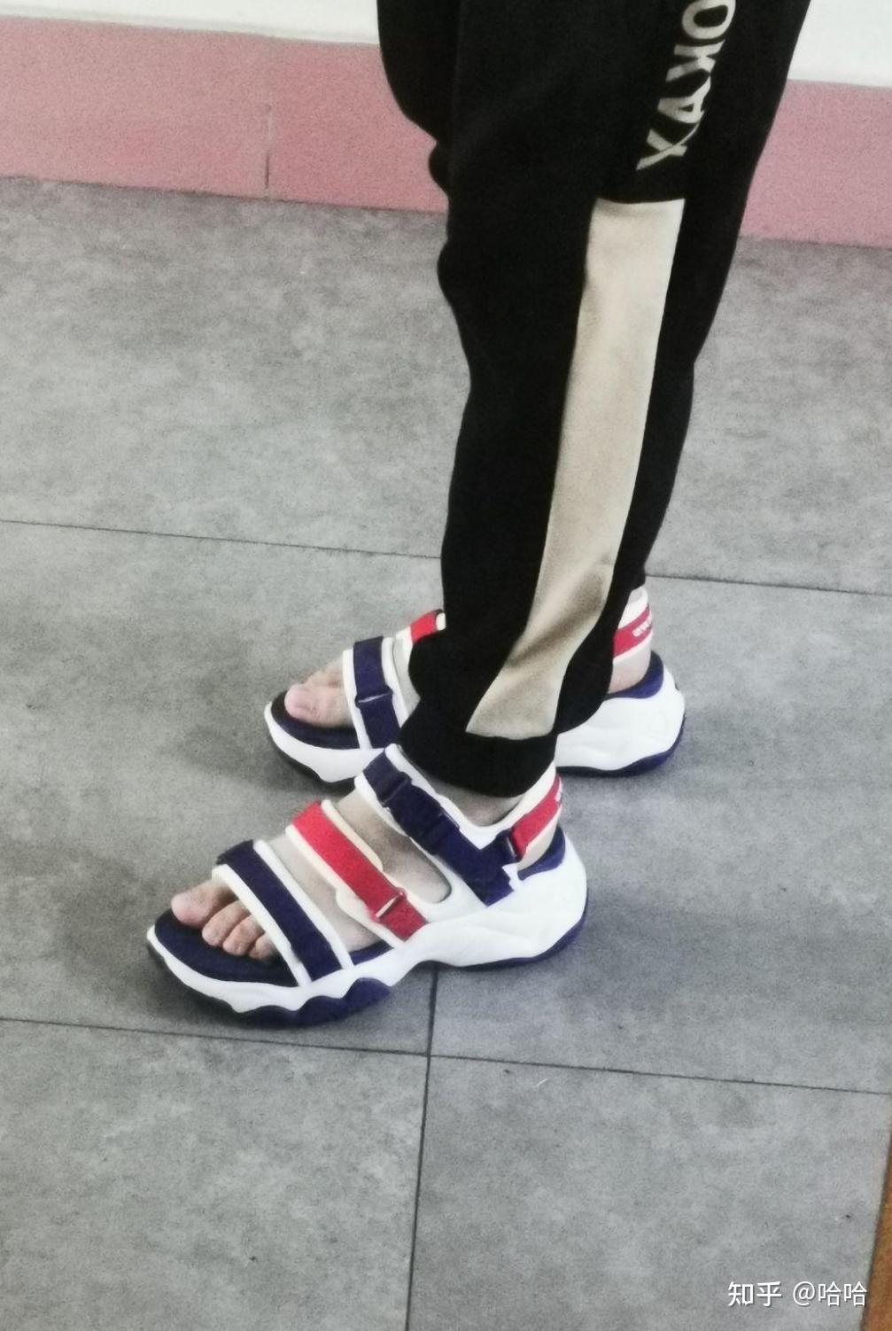 男生穿这样的凉鞋可以吗