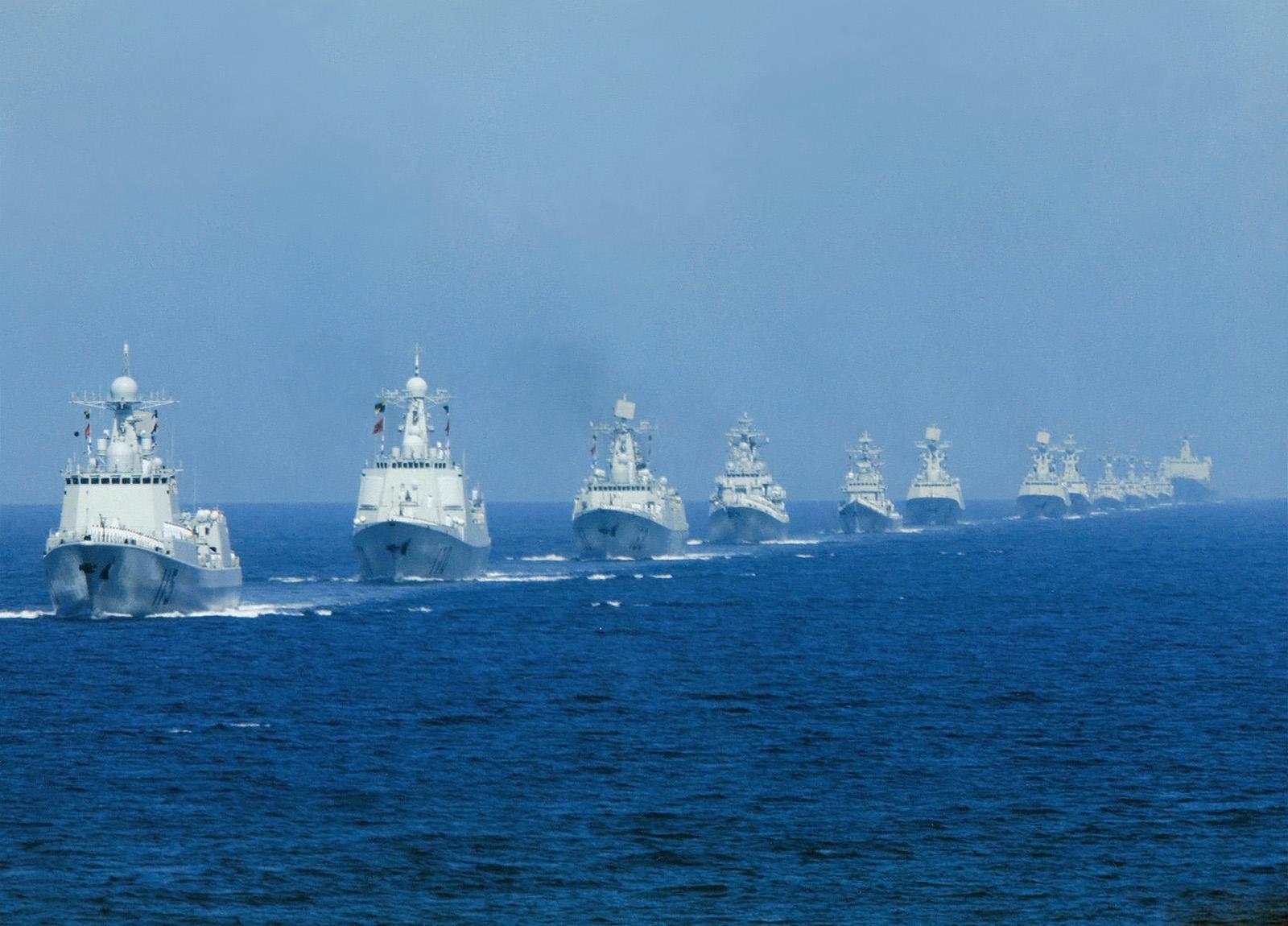 战争边缘！中美海军南海大对峙，关键时刻中国亮出大杀器逼退美军_凤凰网视频_凤凰网