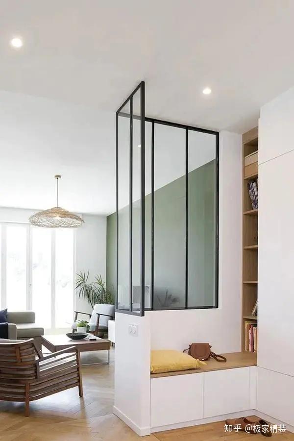 窗作隔断,尽显通透与暧昧的氛围