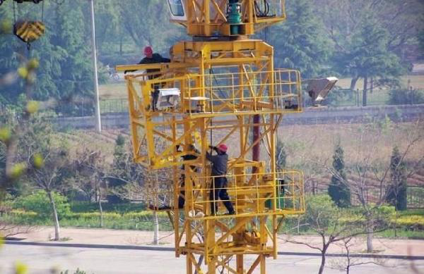 山东财岳塔机告诉你标准节是怎么加的|塔吊怎么加节