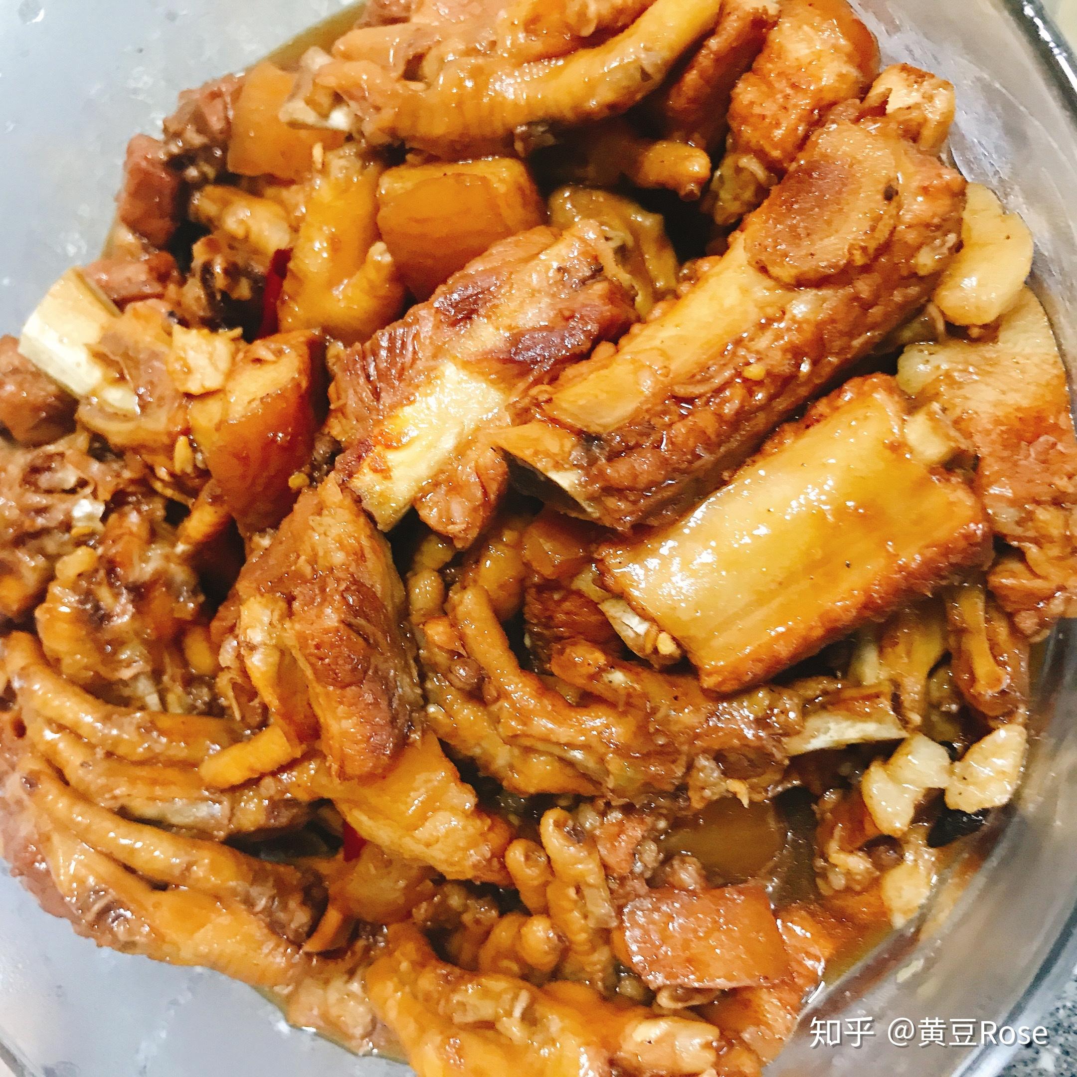 香菜一定要铺满,汤汁浇在米饭上,绝了五花肉排骨鸡爪煲2020.07.