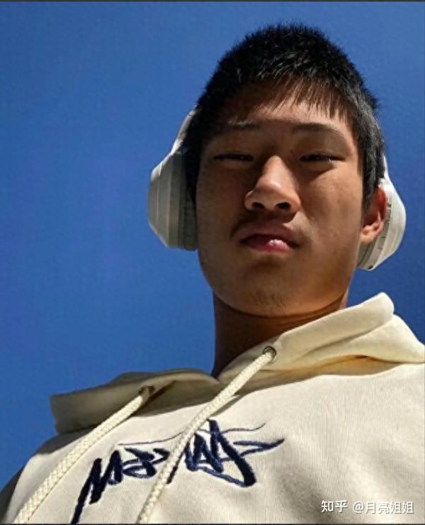 抖音头盔头像_抖音头盔不秃头_头盔怎么突然火了抖音