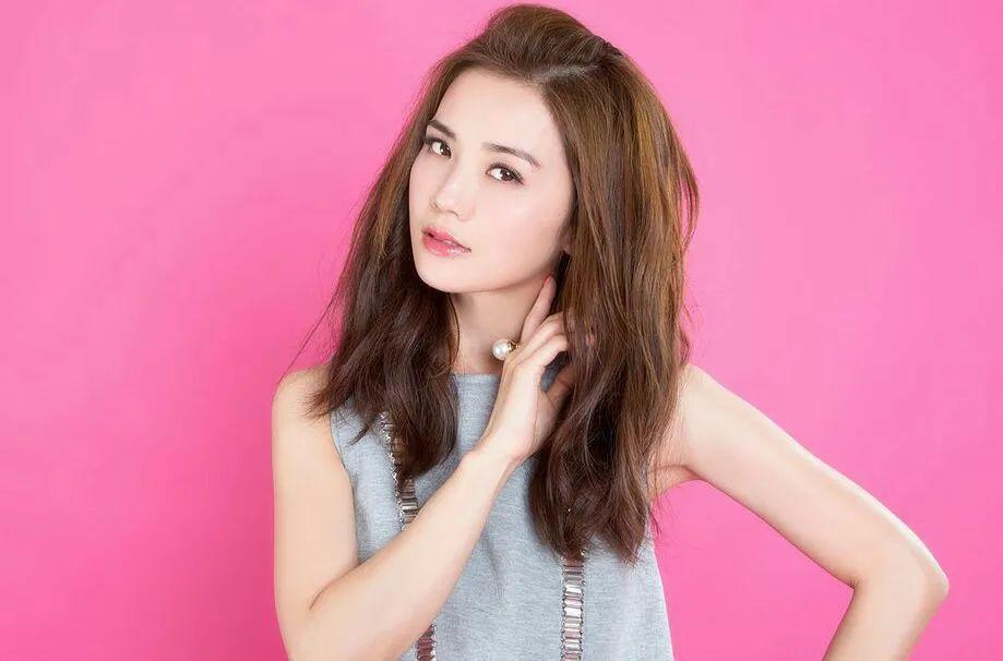 之前的文章中,小美给各位介绍过一些有名的加拿大华人明星,比如大家