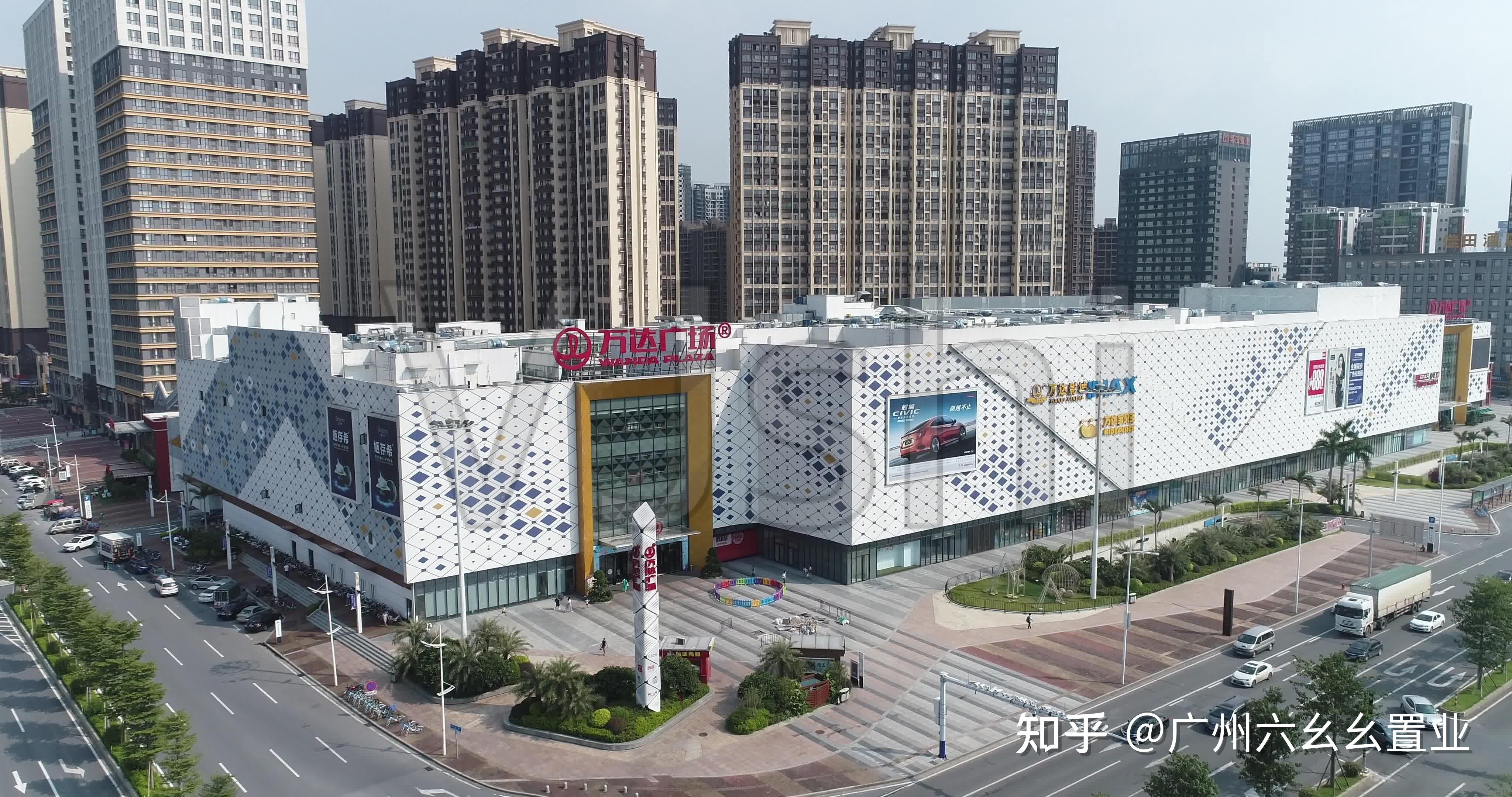 距离三水城区代表性商圈之一的三水广场约5分钟车程距离.