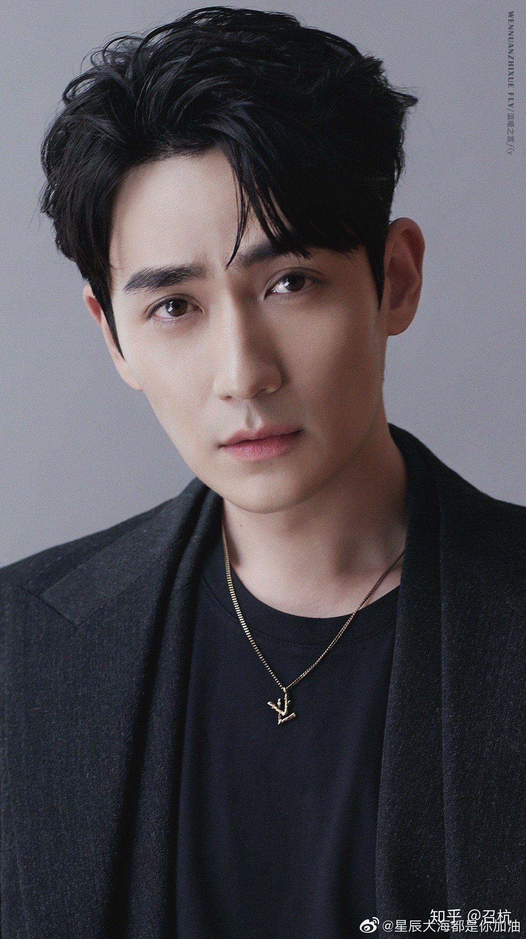 作为朱一龙本人来说抛下角色你们觉得他什么时候最a个人觉得快本微笑