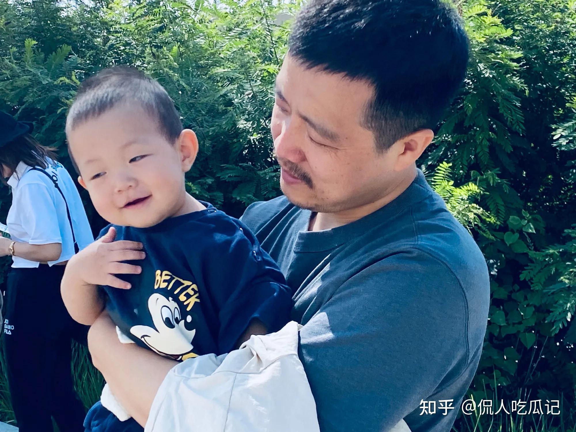 《漫长的季节》王佳佳:曾与大27岁导演何平传绯闻,如今39岁已成贤妻良