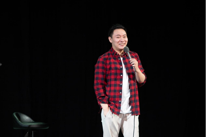 东北脱口秀独苗草根严值高凭何逆袭全国