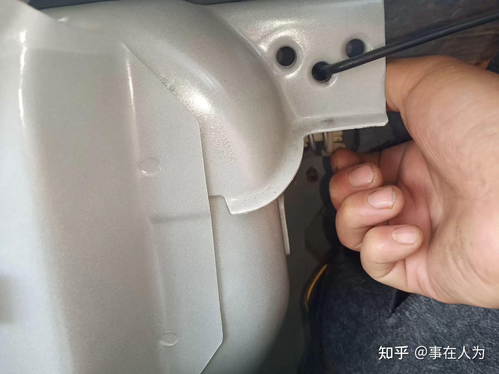 自己动手更换左后刹车灯灯泡 - 知乎
