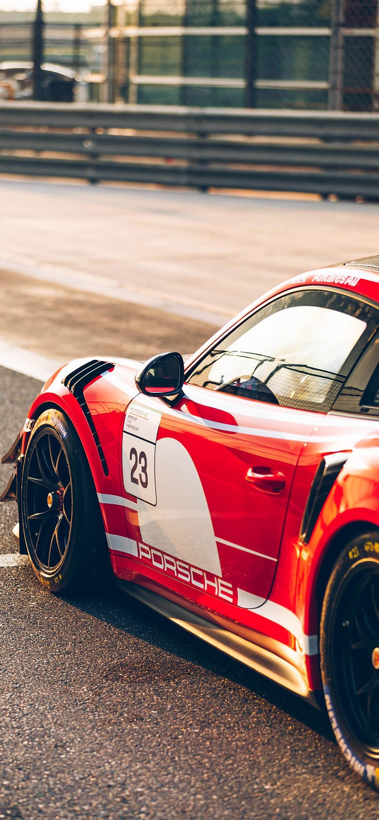 找一张保时捷的的壁纸谢谢