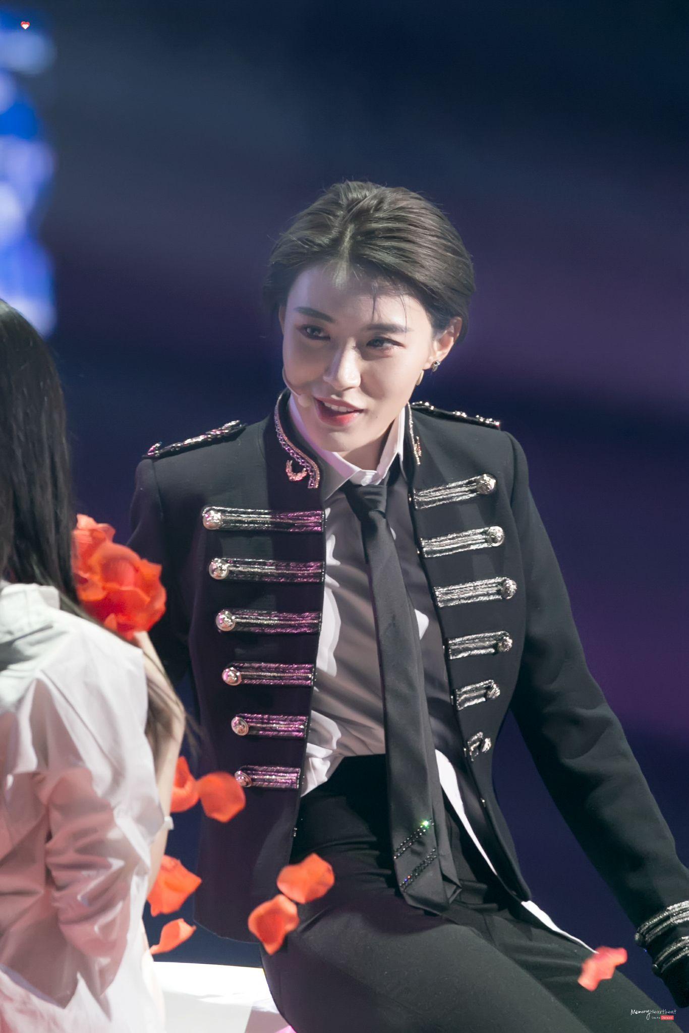 如何评价由戴萌莫寒带来的表演9to9