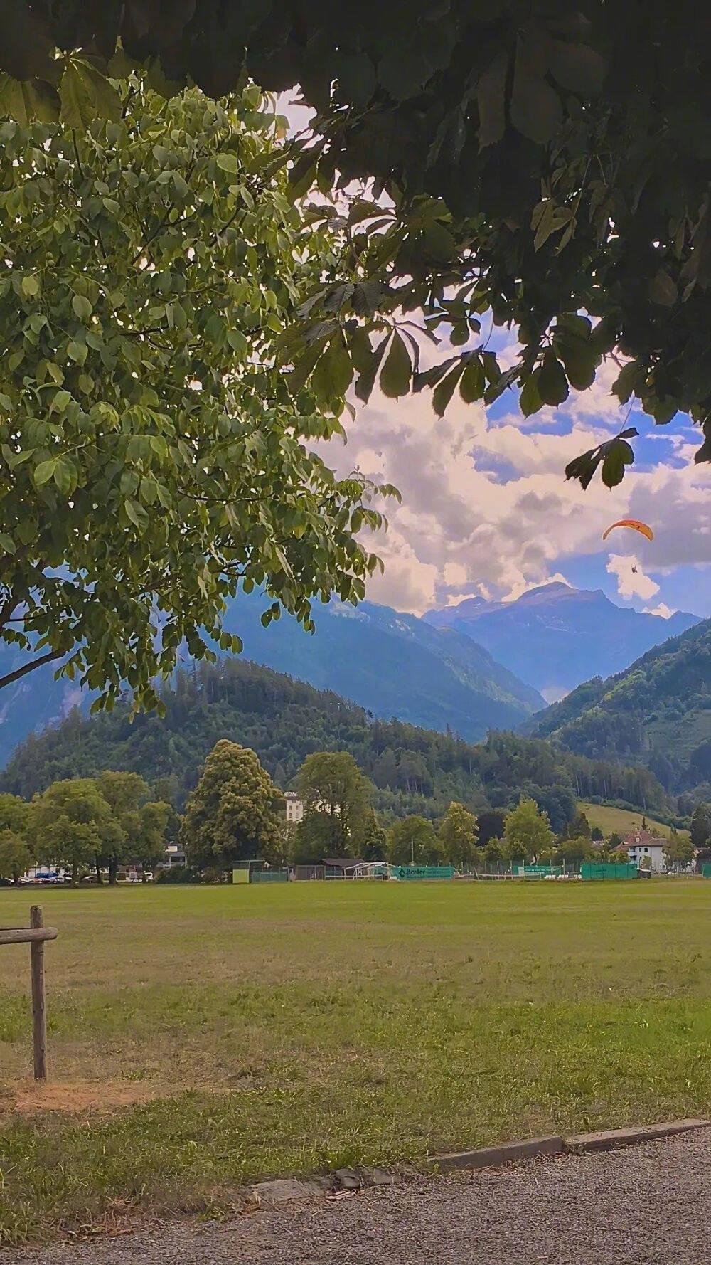 有没有那种很舒服的性冷淡或暗色系的全面屏壁纸