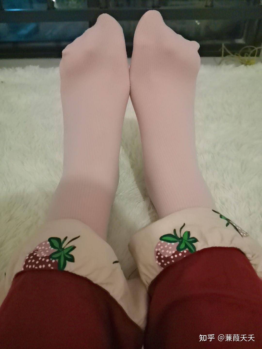 女生穿棉袜的脚有多好看? - 知乎