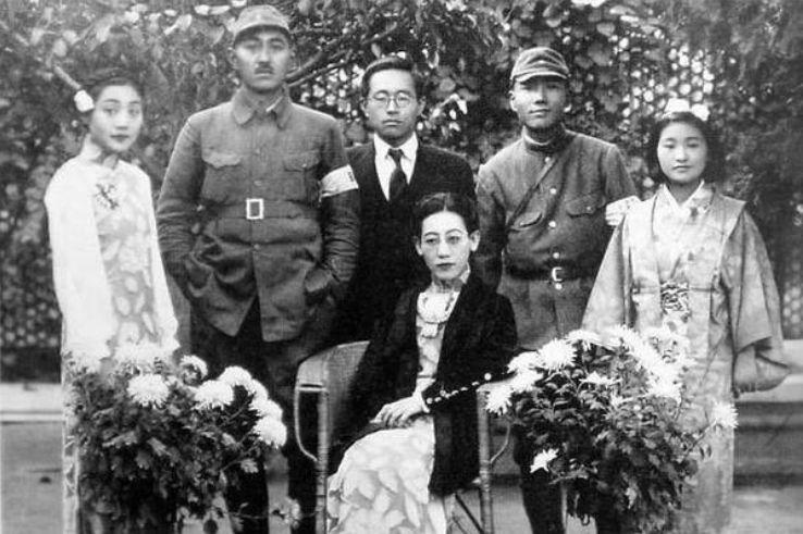 "苏俄红军建立苏维埃之后,25万白俄匪军逃到远东和中国东北地区.