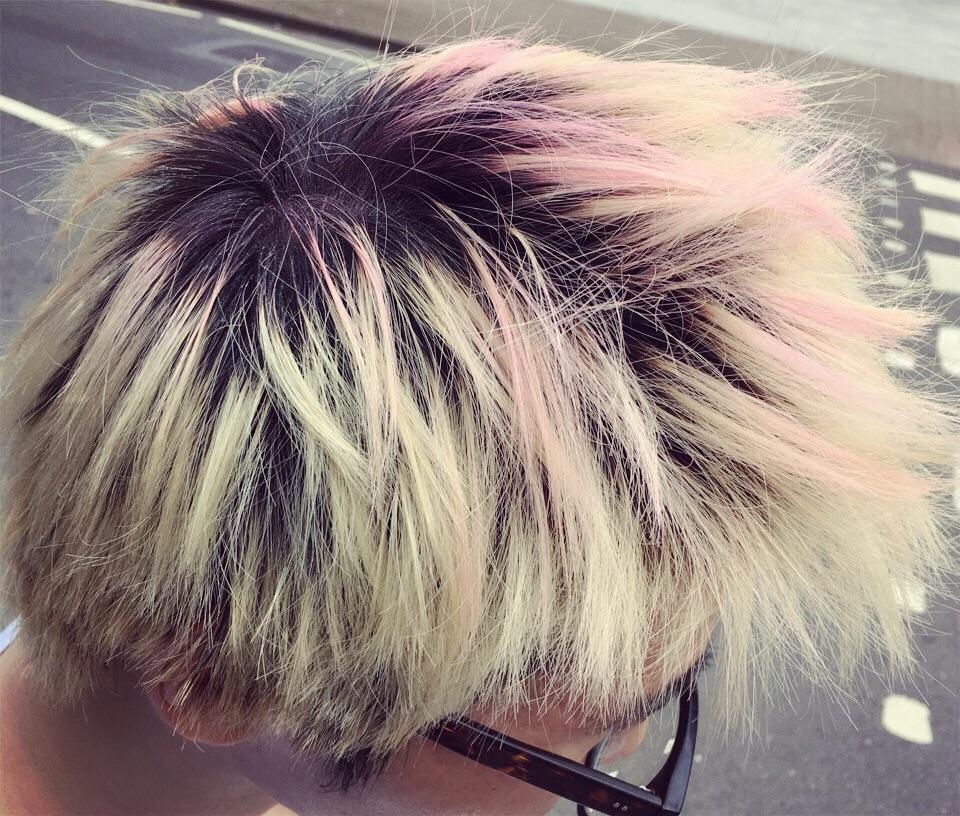 男生染灰白色头发是什么样的体验