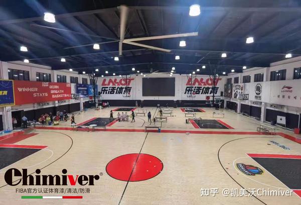 球场运动悬浮地板_nba球场地板是什么材料_篮球球场木地板