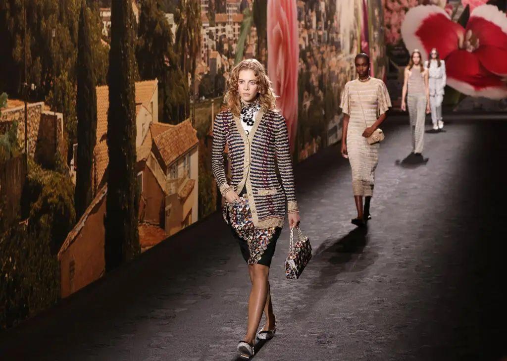 你有巴黎梦吗谁爱旅游的心飞走了海航重庆巴黎国际航线1128正式启航