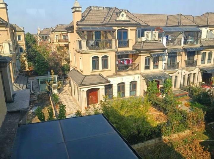 800万起的武汉汤逊湖壹号别墅,7人疯狂加价194次,500多万成交! - 知乎