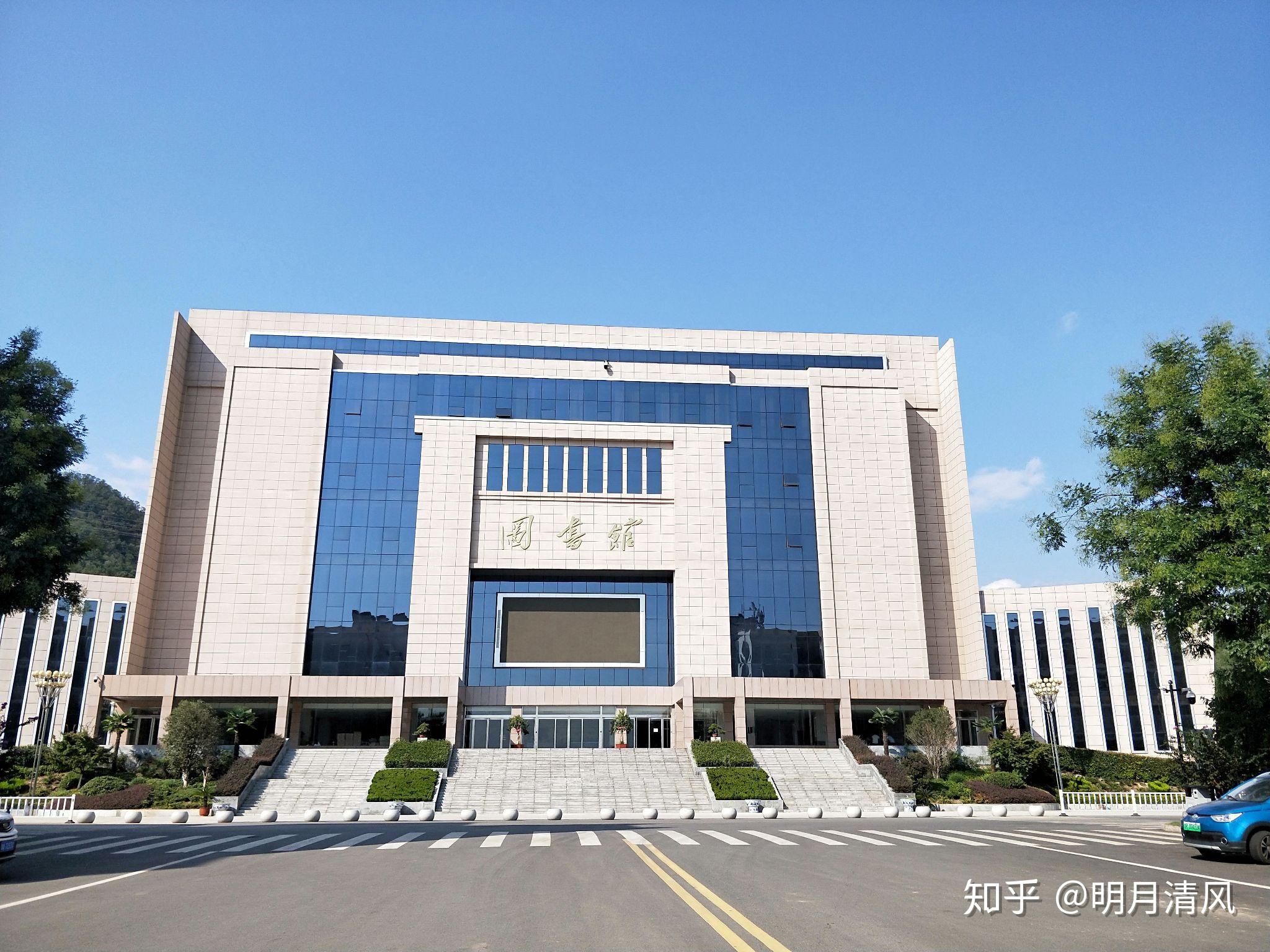 上过南阳农业职业学院的学姐学长们有老校区最新照片吗(还有宿舍照片)