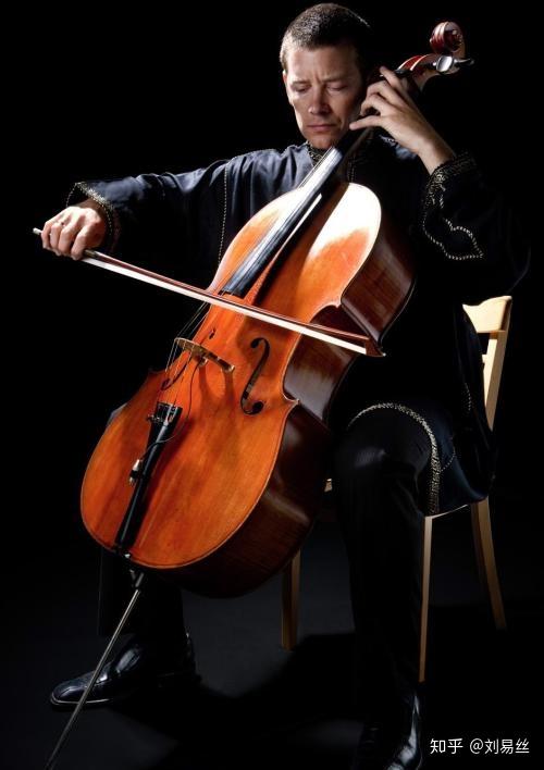 如何看待假酒烧在5月12日在微博半次元等平台发布的定制人设出现比例