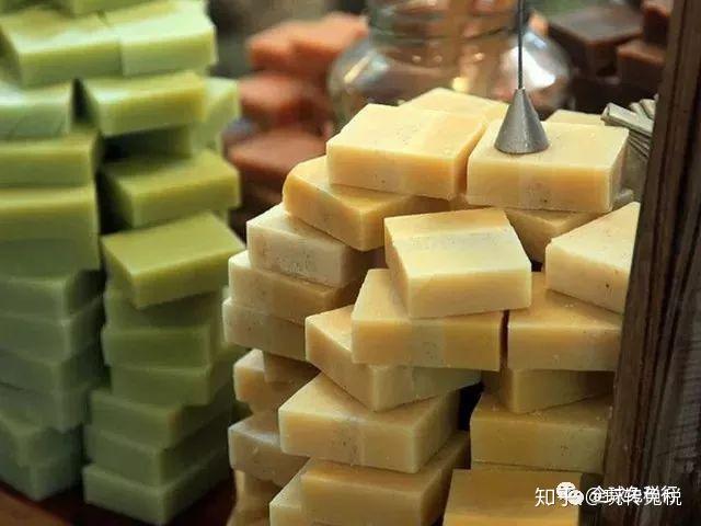 四,茴香烈酒希腊的另一种特产是茴香烈酒,这是一种茴香味的开胃酒,被