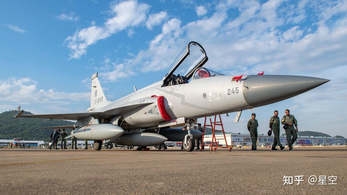 双龙相会歼10终于出口首批25架及8架枭龙即将交付巴基斯坦