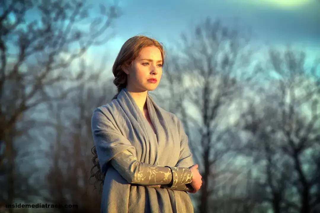 丽贝卡获得了bbc历史短剧《白皇后》(the white queen)中白皇后一角