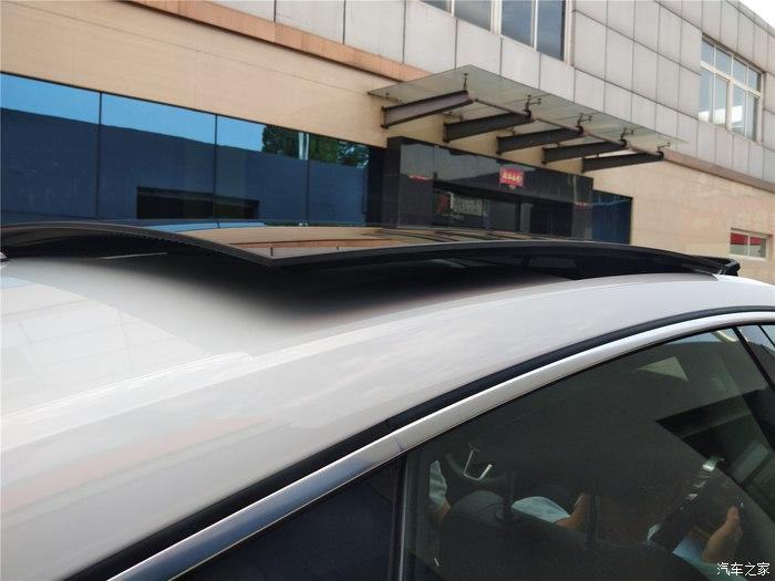 奥迪a7身为豪车,天窗必须得是标配,你还别说,天窗的加入确实让车内的