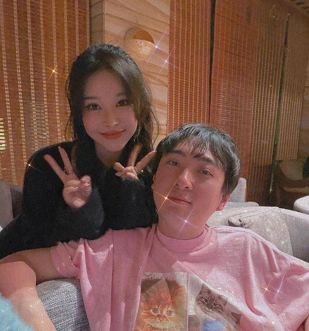 王思聪前女友雪梨,直播带货拉踩被判赔20万,一手好牌打稀烂!