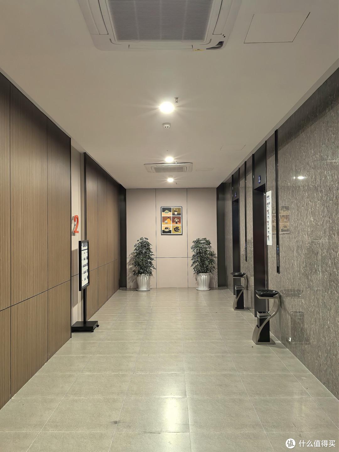 有种淡淡的破碎感：华润万象城新开的IHG 泰州中心智选假日酒店 - 知乎