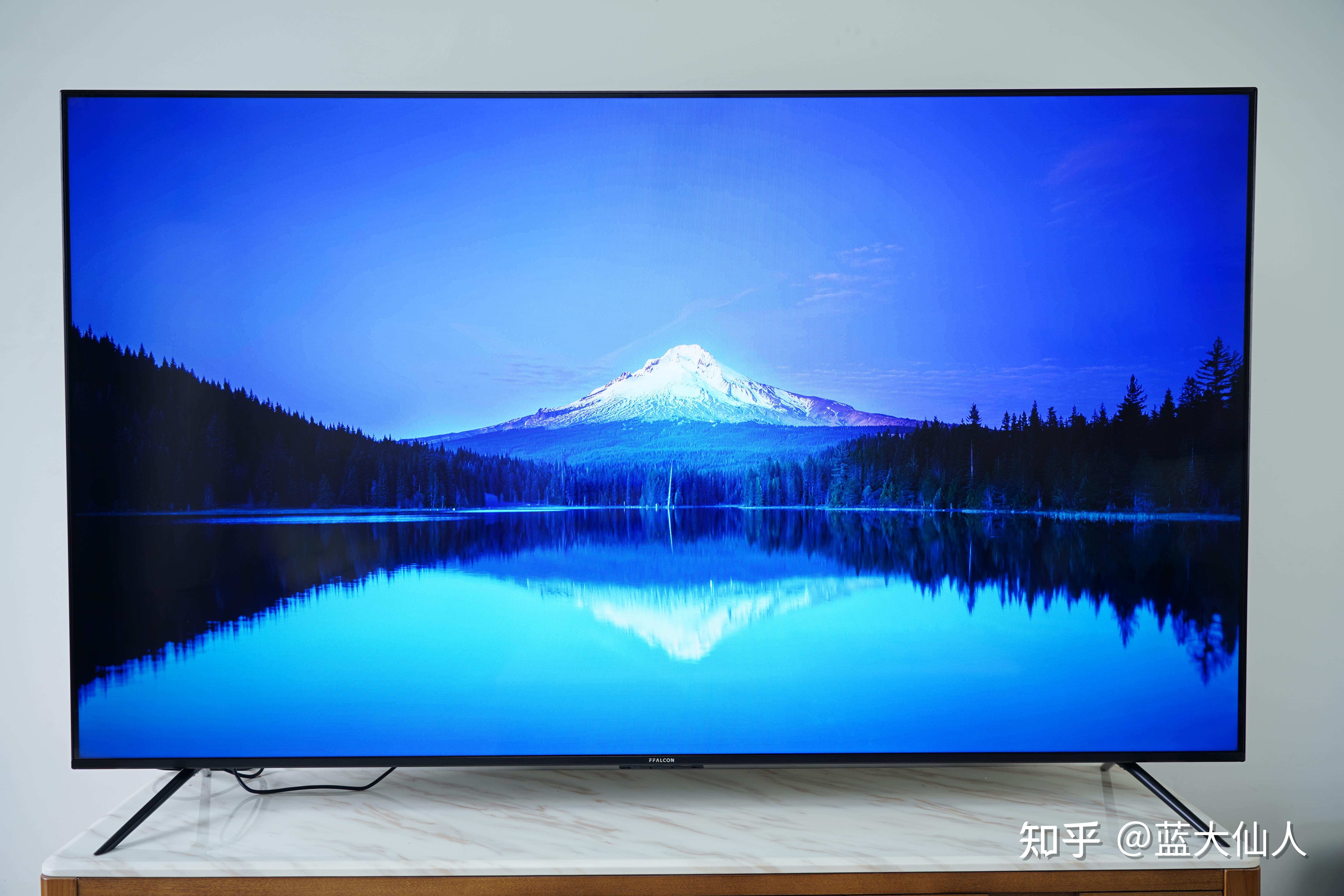 小米电视es pro 86英寸雷鸟85s545c是四边窄边框设计,可以看到底边比