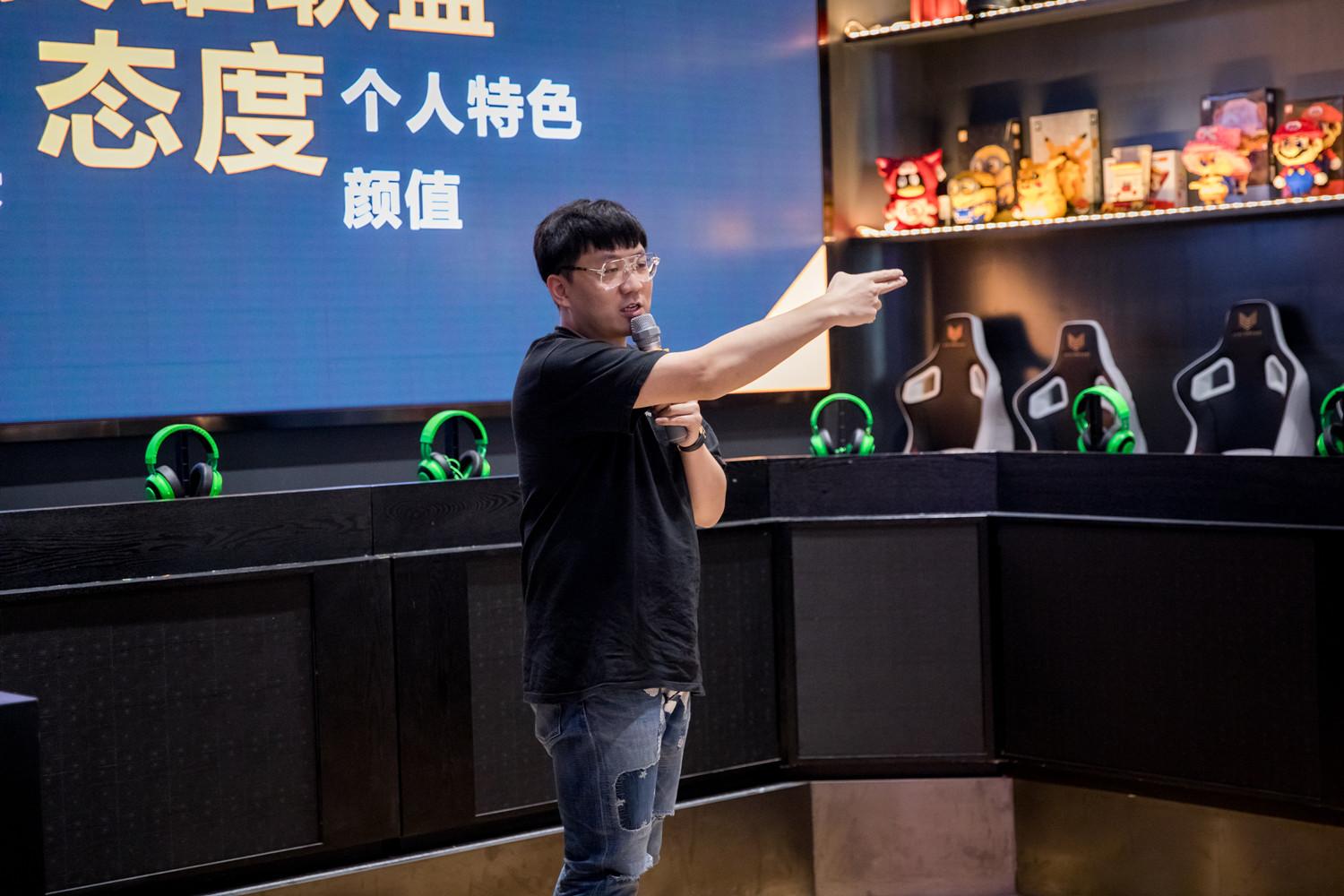 英雄联盟解说主持沙龙解说娃娃解说不需要100个谁谁谁