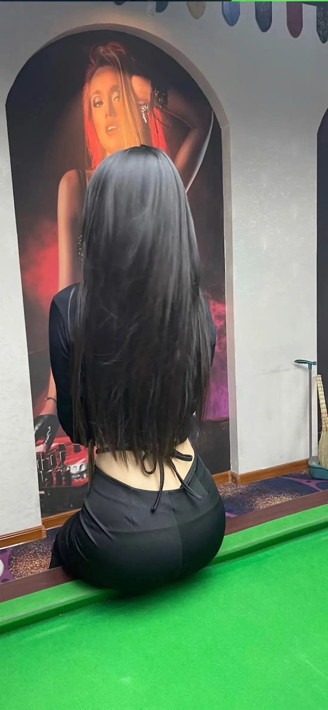 有背对着的腰臀比夸张的美女壁纸吗? - 知乎