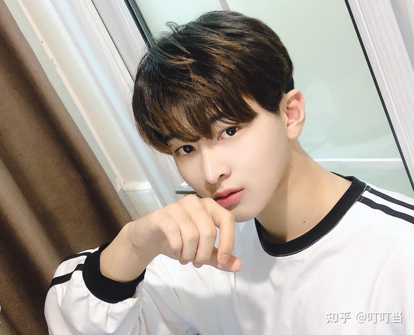 长得帅的男生真的有很多人追吗?