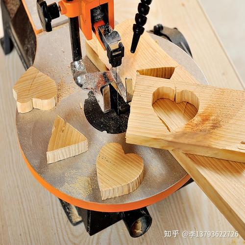 我们团队研发的自动化数控线锯,数控木工拉花锯,就是奔着宝宝玩具