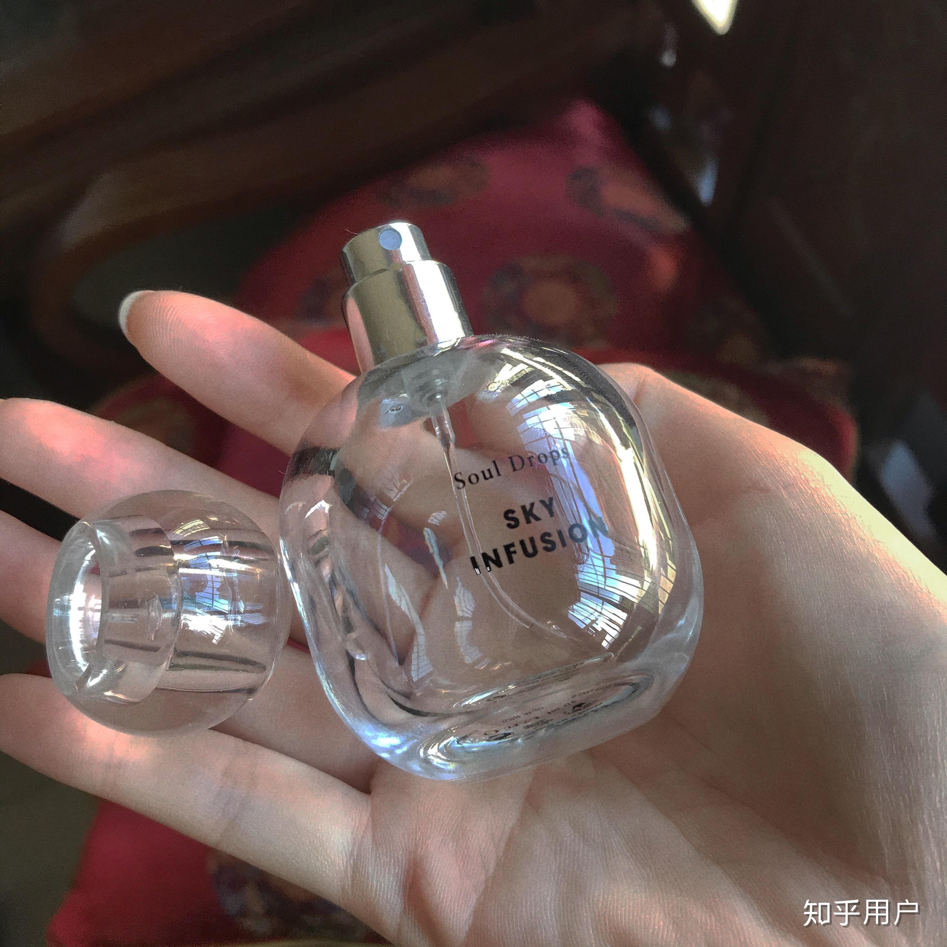 能推荐一些适合女生的闻起来很冷冽又小众的香水吗? - 知乎